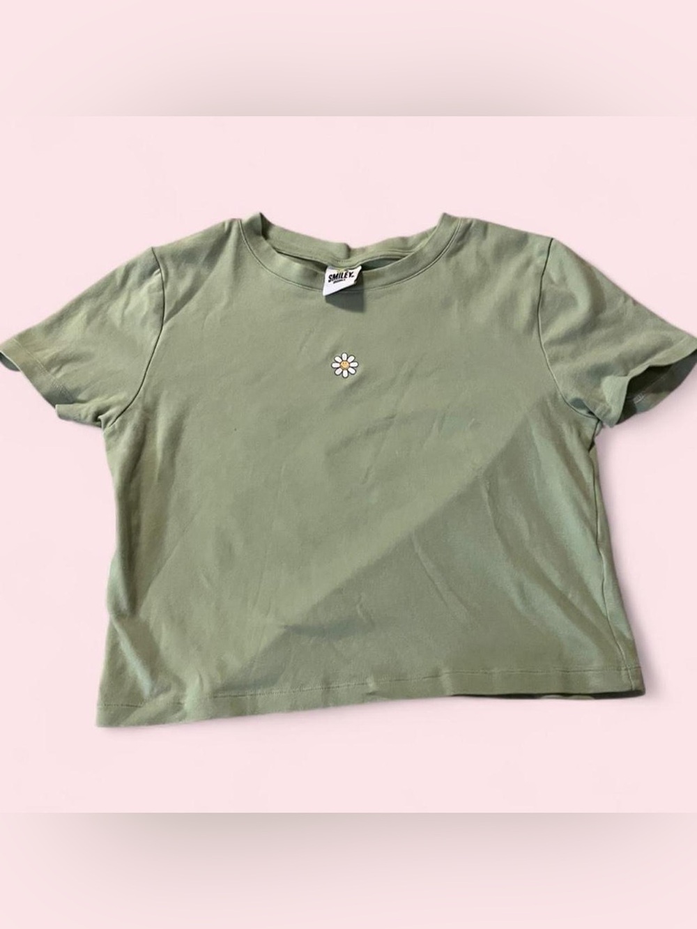 Cotton On Smiley collab green cropped tee with smiley daisy flower